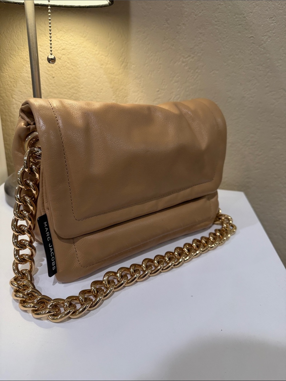 Marc Jacobs Camel Leather Shoulder Bag with Gold Chain - Picture 3 of 13